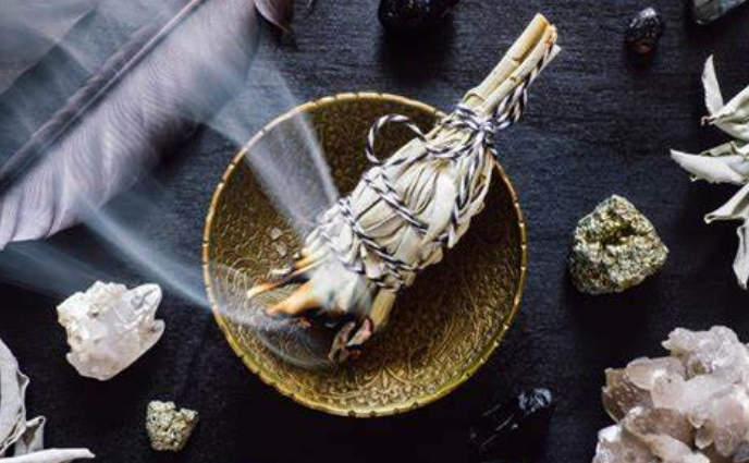 The Ultimate Guide to Sage Smudging: Benefits & How to Do It